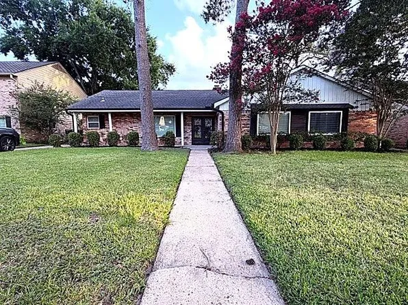 11211 Ash Creek Dr, Houston, TX 77043