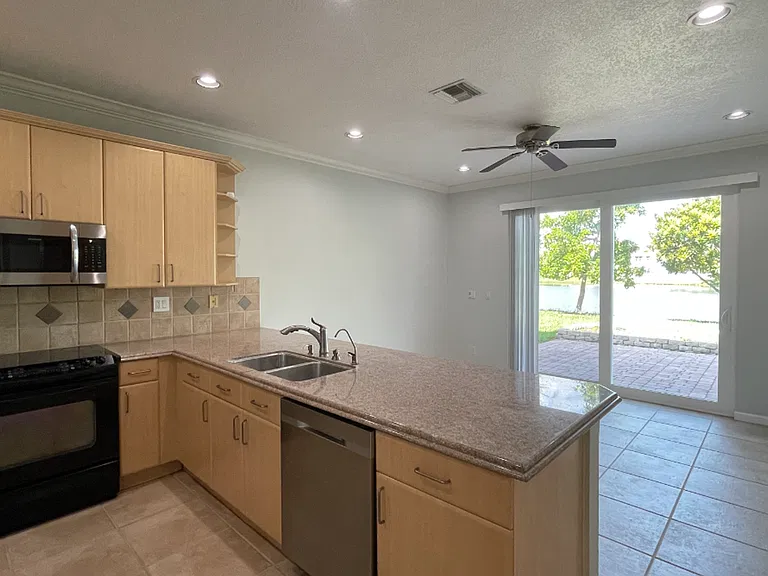 4857 Victoria Cir — Photo 12