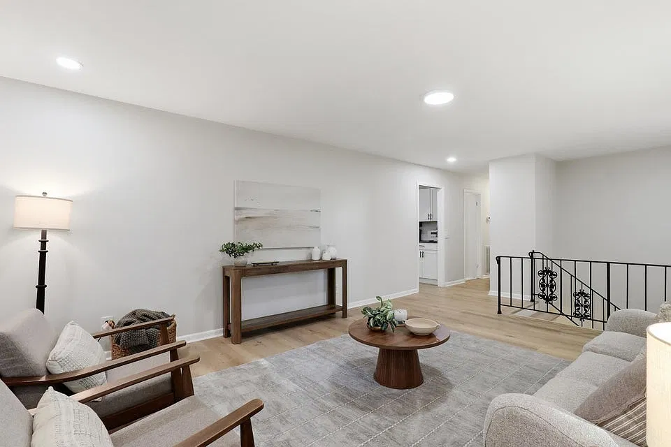4 bed, 2133 sqft, $2,900 — Photo 3