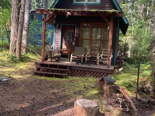 830 N Potlatch Drive, Hoodsport, WA 98548