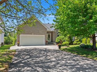 17 Warnock Ct, Ottawa, ON K1J 1H1
