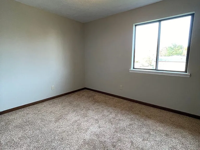 1625 Buttonwood Ct #F — Photo 8
