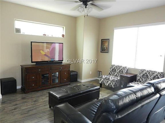 Living Room, Media Niche