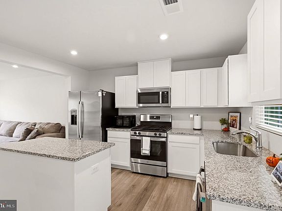 4th image of 217 Conte Ct