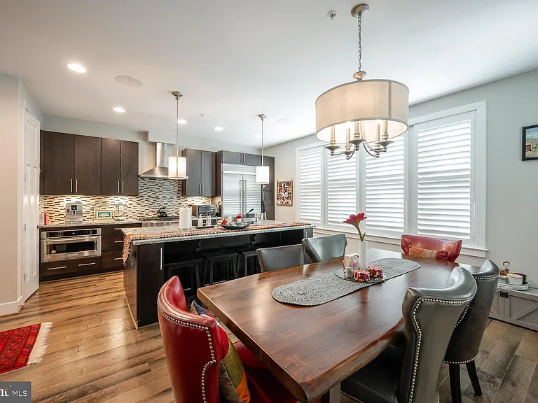 1126 N Stuart St — Photo 4