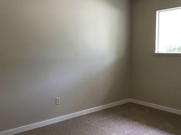 4th image of 302 Bendigo Blvd N