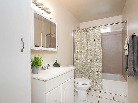 4th image of 912 Dainty Ave APT 5