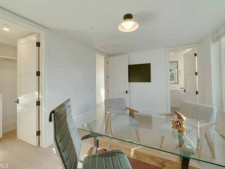 2820 Bayview — Photo 30