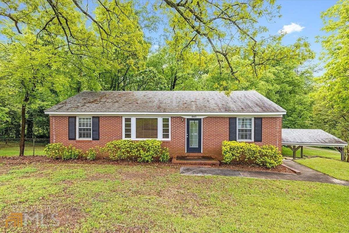 665 Thurmond Dr photo 1