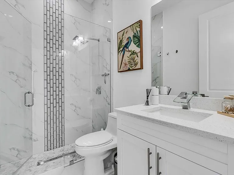 116 SE 5th Pl — Photo 11