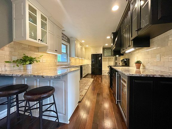 2nd image of 1501 Elmwood Ave