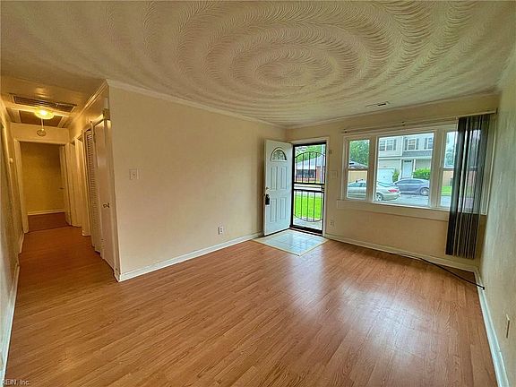 2nd image of 2617 Markham St