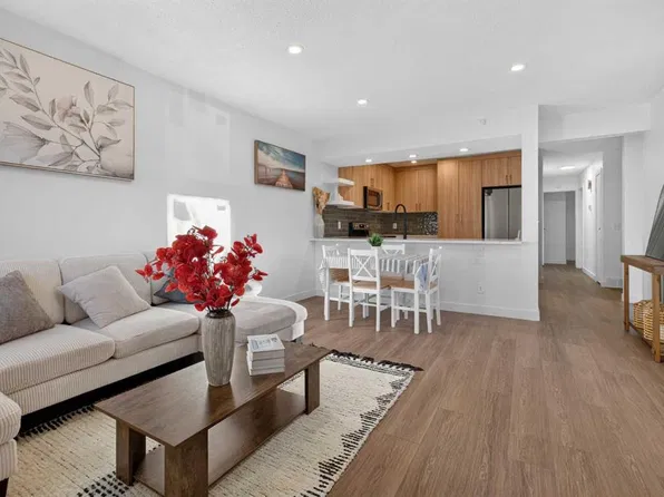 73 SW Penworth Close SE, Calgary, AB T2A 5N4