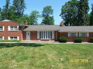 35750 Oakwood Ln, Westland, MI 48186