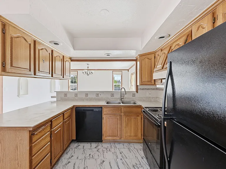 7240 Shawnee Way — Photo 4