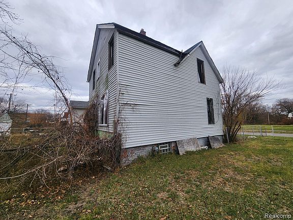 5th image of 2660 Wreford St