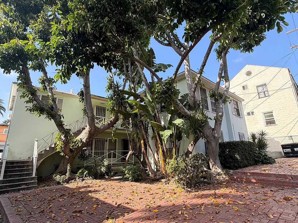 2019 Cheremoya Ave #1/2