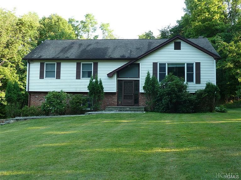 1st image of 4 Lakeview Dr