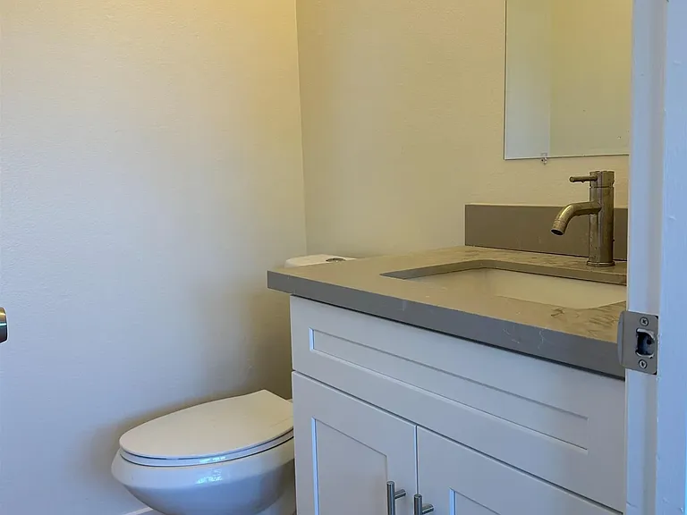 1450 Melrose Ave #103 — Photo 17