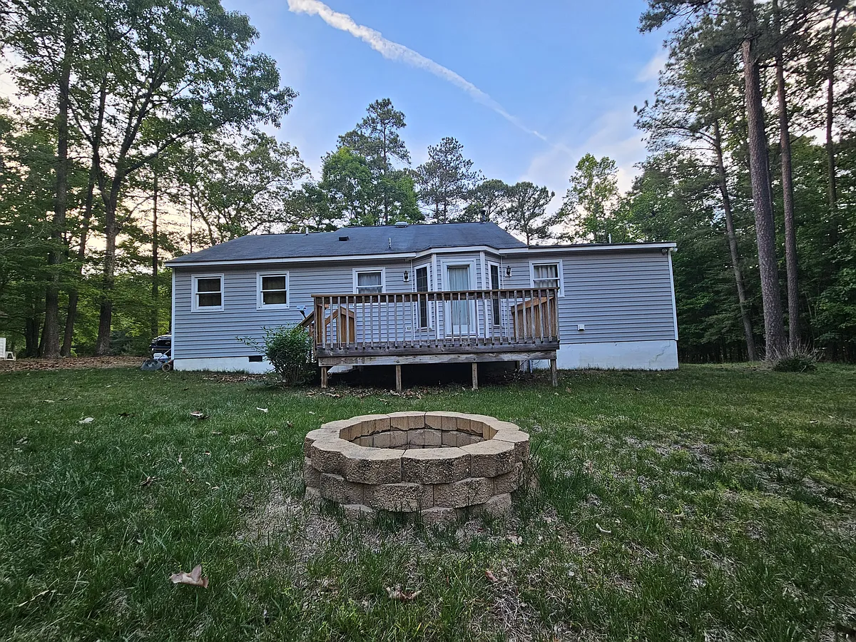Building Photo - 119 S Creek Dr