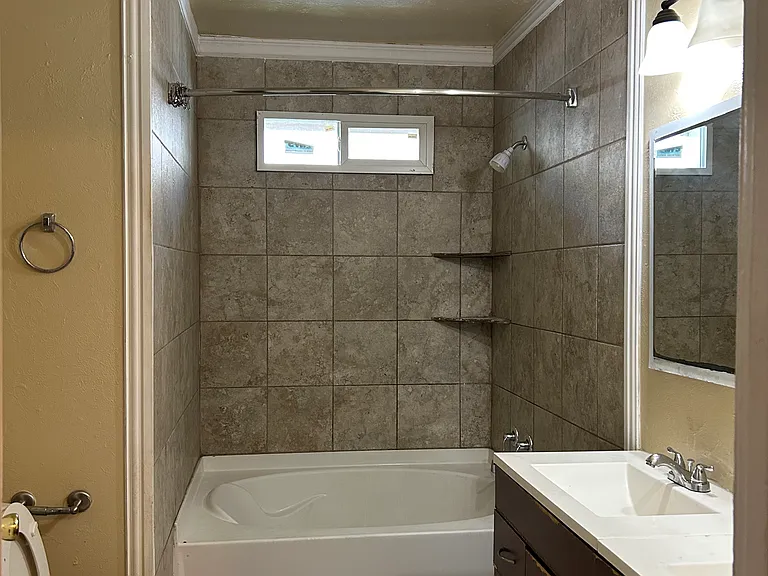 2426 Jordan St — Photo 4