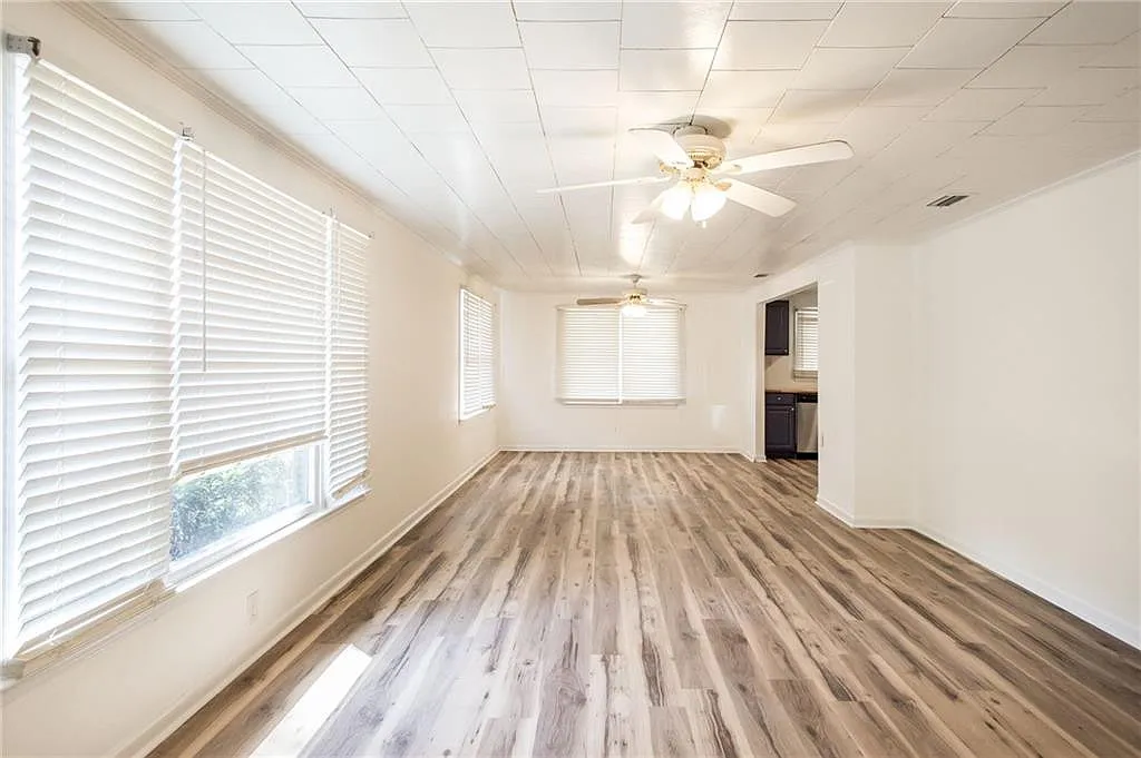 3 bed, 1.0 bath, 1350 sqft, $1,300 — Photo 4