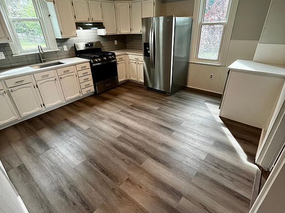 Spacious, Updated Kitchen (2/2)