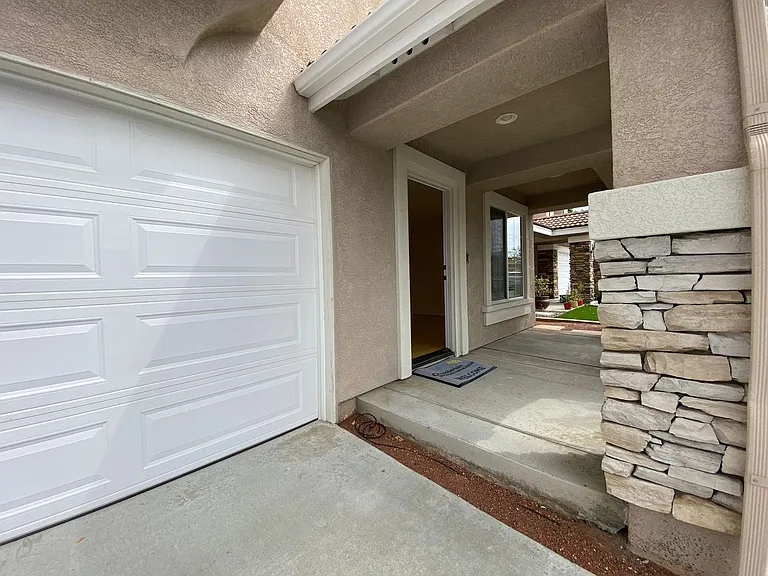 393 Spring Canyon Way — Photo 2