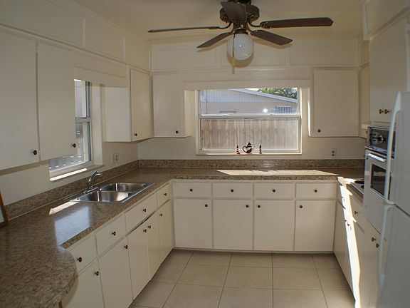 4th image of 327 Harbor Dr