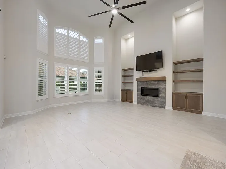 918 Sydney Ln — Photo 8
