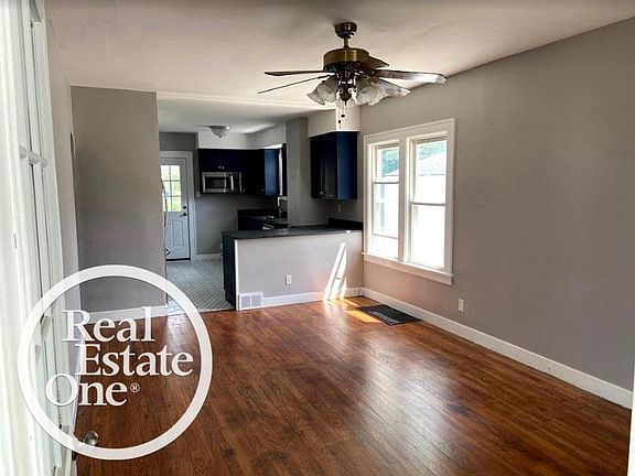 4th image of 23909 Elmira St