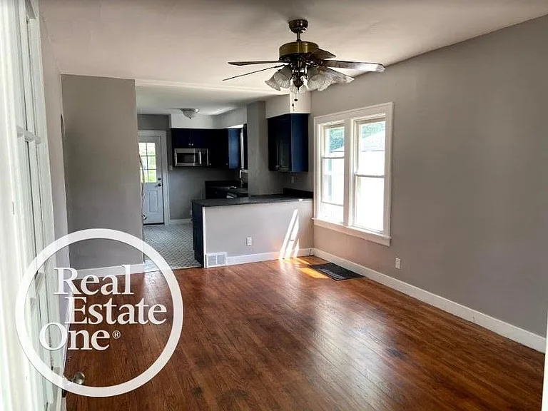 23909 Elmira St — Photo 4