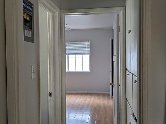 4th image of 102 Lukens Pl