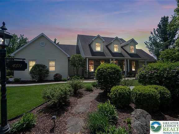 3rd image of 4511 Hampshire Dr