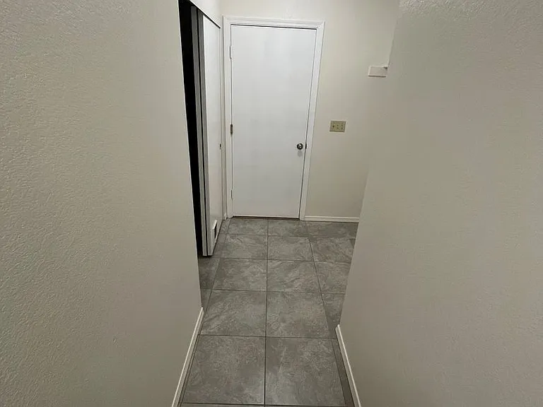 1621 Ash Ave — Photo 17