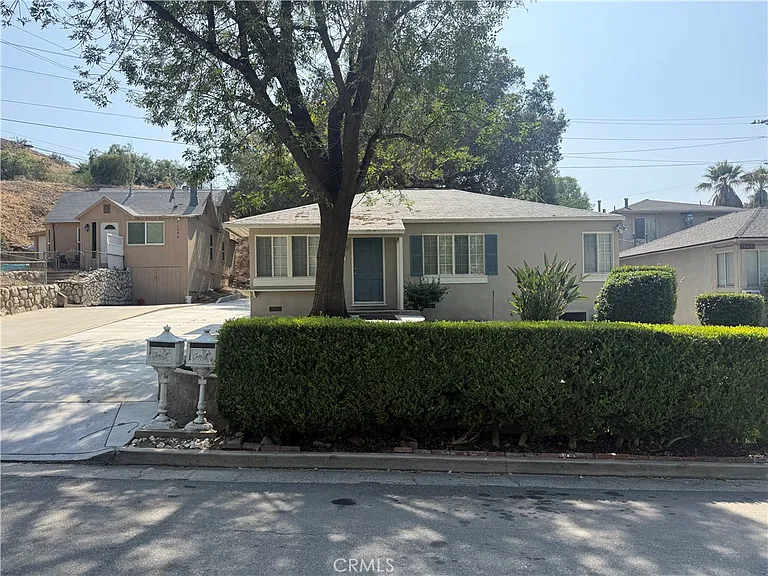 11286 San Mateo Dr — Photo 1