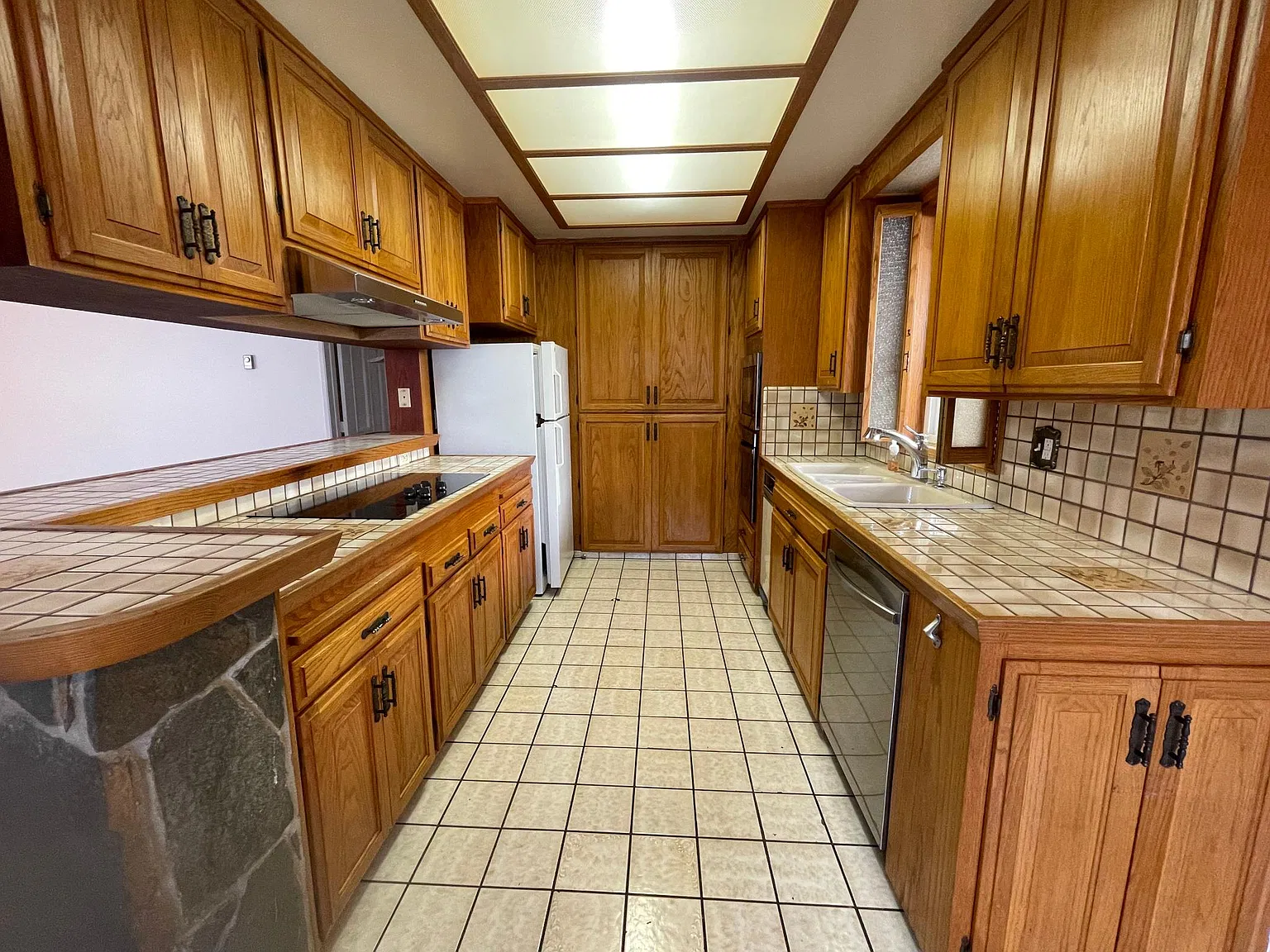 321 Gladys Avenue — Photo 4