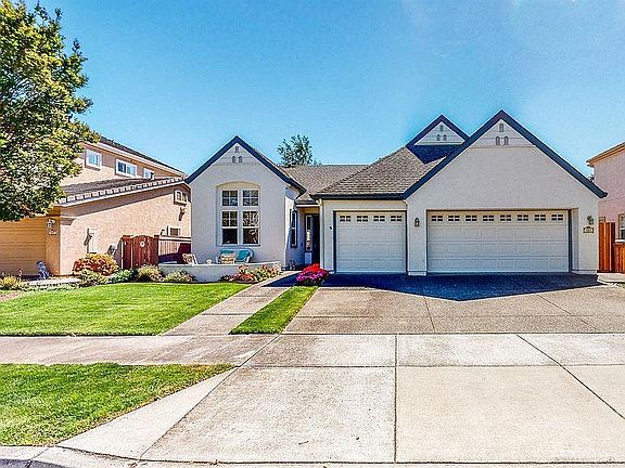 2nd image of 401 Sparrow Ln