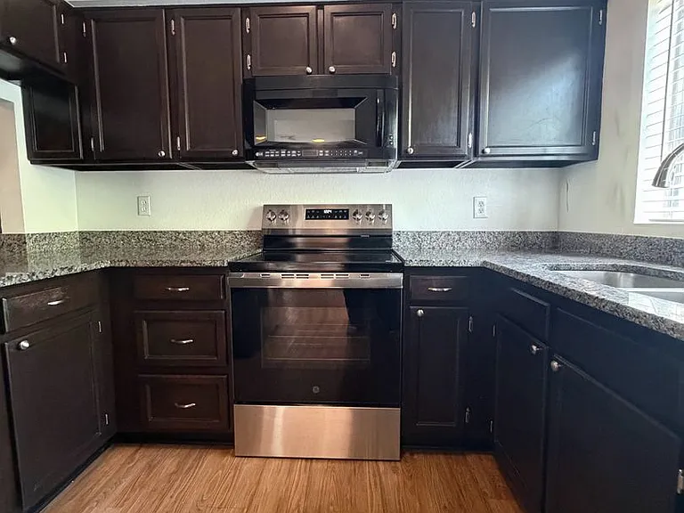 2825 N Adelaide Pl — Photo 6