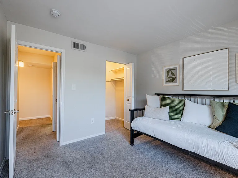 The Hanover Apartments — Photo 11