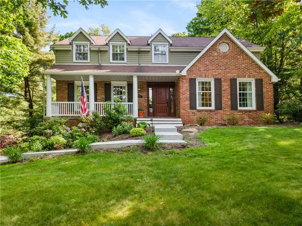 10041 Oakridge Dr, Wexford, PA 15090