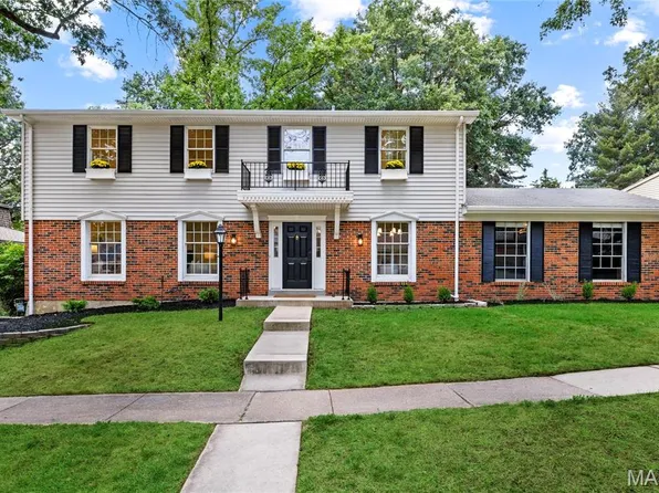 1294 Pinrun Dr, Ballwin, MO 63011