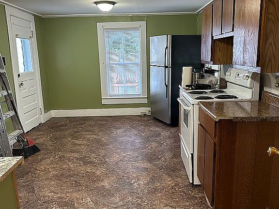 2nd image of 8 Morton St