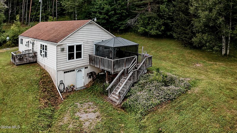 2nd image of 519 Shew Hollow Road