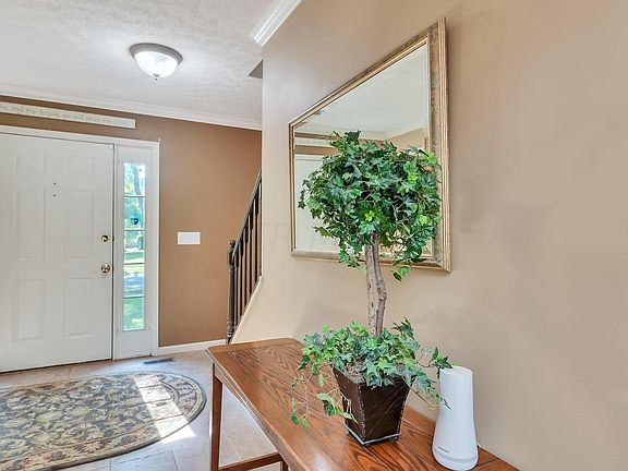 3rd image of 955 Dunmore Ct