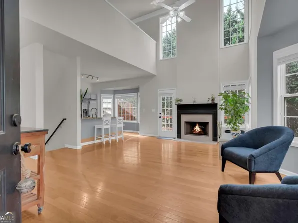 350 Eagle Tiff Dr, Sugar Hill, GA 30518