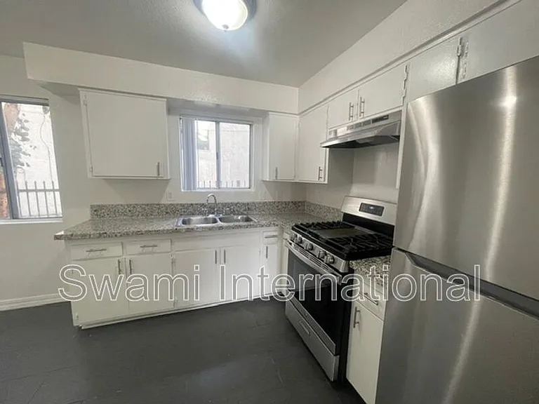 345 E Stepney St #4 — Photo 5