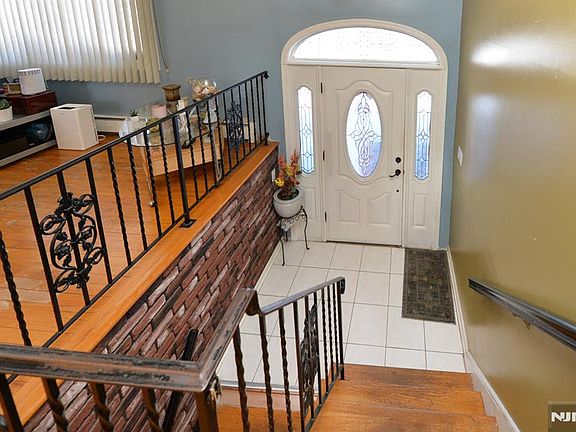 5th image of 454 E Ridgewood Ave