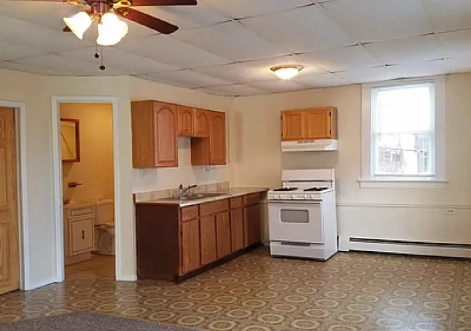 5 Oak Street - Meriden — Photo 2