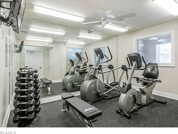 4th image of 827 E Gulf Dr Unit B8